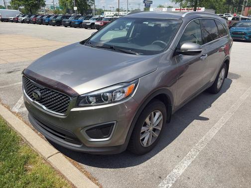 Titanium Silver 2017 Kia Sorento LX