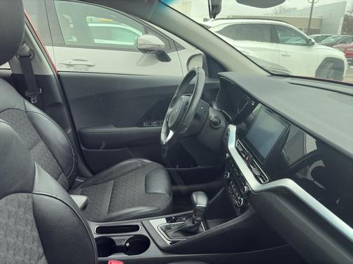 2022 Kia Niro LXS SE