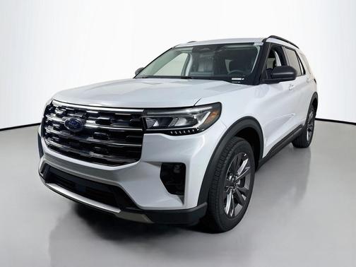 Space White Metallic 2026 Ford Explorer Active