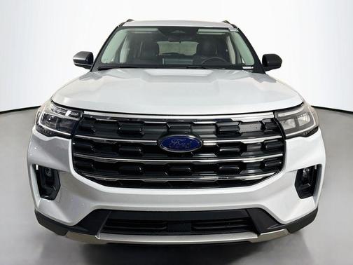 Space White Metallic 2026 Ford Explorer Active