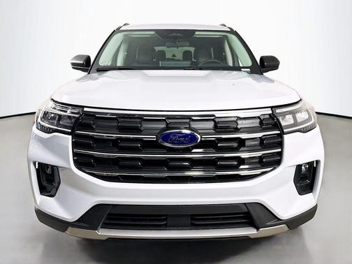 Space White Metallic 2026 Ford Explorer Active