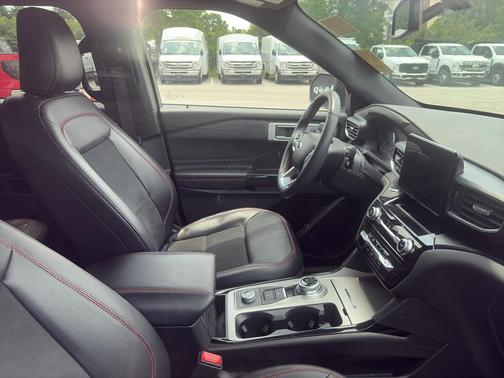 Carbonized Gray Metallic 2024 Ford Explorer ST-Line
