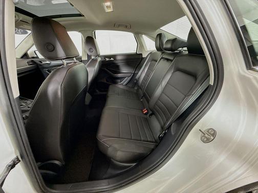 Opal White Pearl Effect 2024 Volkswagen Jetta 1.5T SE