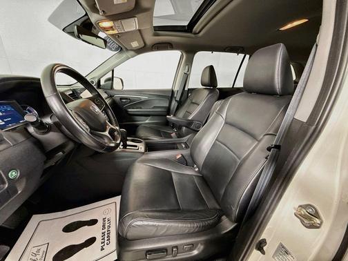 White Diamond Pearl 2019 Honda Pilot EX-L