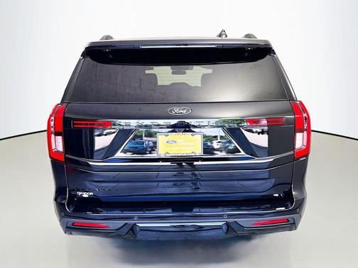 Agate Black Metallic 2025 Ford Expedition Platinum