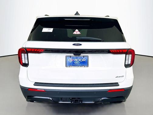 Star White 2026 Ford Explorer ST-Line