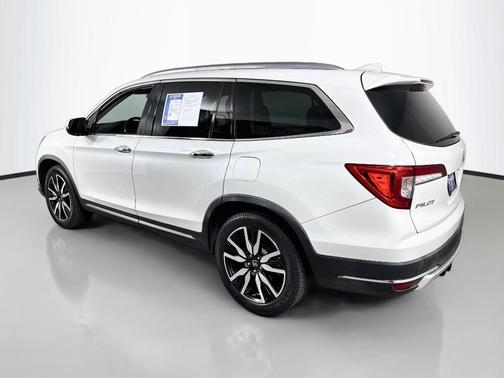 Platinum White Pearl 2021 Honda Pilot Touring 7-Passenger