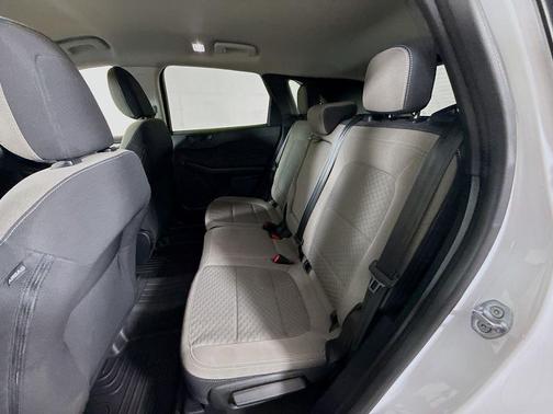 Oxford White 2022 Ford Escape SE
