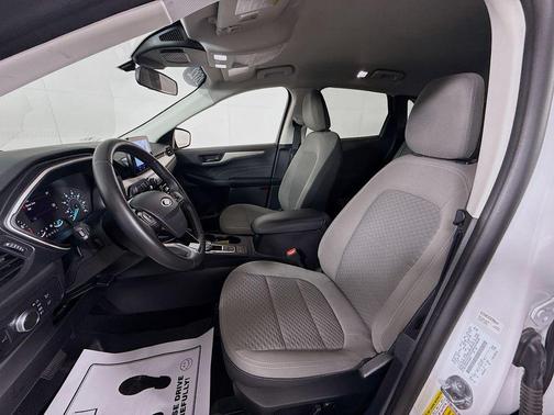 Oxford White 2022 Ford Escape SE