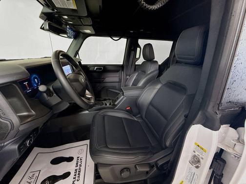 Oxford White 2025 Ford Bronco Badlands