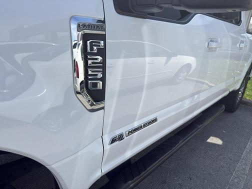 Oxford White 2020 Ford F-250 Lariat