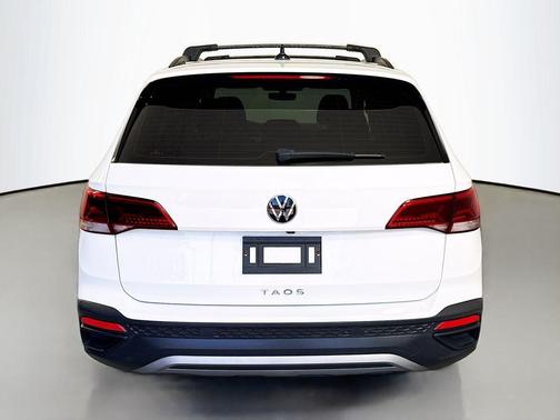 Pure White 2023 Volkswagen Taos 1.5T S
