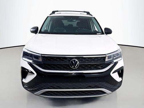 Pure White 2023 Volkswagen Taos 1.5T S