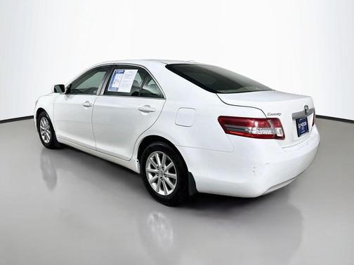 Super White 2011 Toyota Camry XLE
