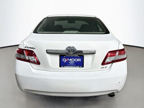 Super White 2011 Toyota Camry XLE