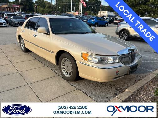 Beige 2000 Lincoln Town Car Cartier