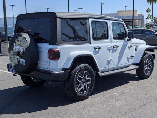 2025 Jeep Wrangler 4-Door Sahara 4x4