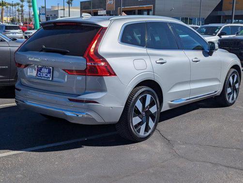 2023 Volvo XC60 Recharge Plug-In Hybrid T8 Plus Bright Theme