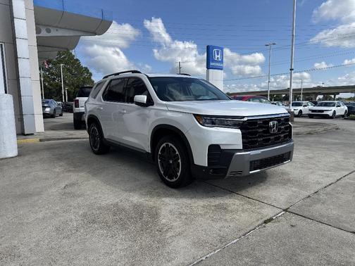 Platinum White Pearl 2026 Honda Pilot Touring
