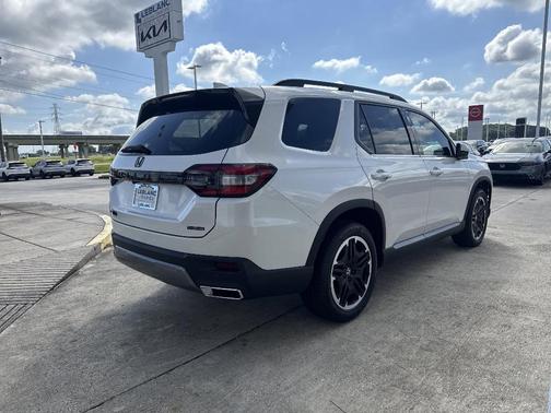 Platinum White Pearl 2026 Honda Pilot Touring