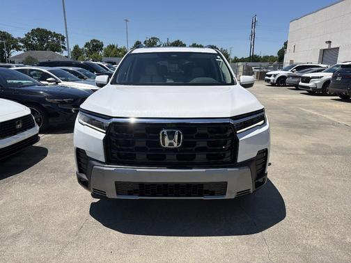Platinum White Pearl 2026 Honda Pilot Touring S