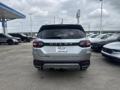Solar Silver Metallic 2026 Honda Pilot EX-L