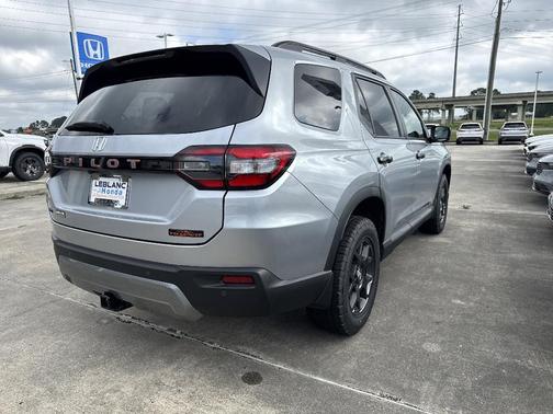 Solar Silver Metallic 2026 Honda Pilot TrailSport