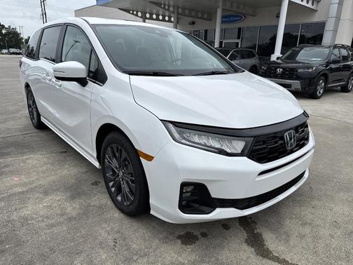 Platinum White Pearl 2026 Honda Odyssey Touring