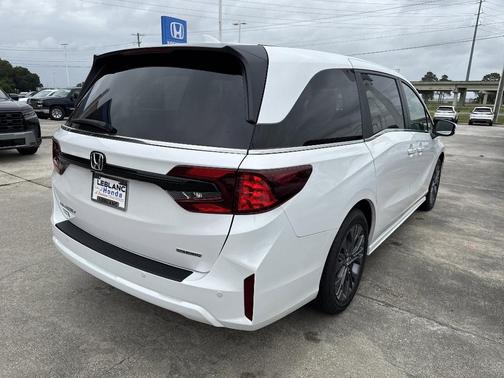 Platinum White Pearl 2026 Honda Odyssey Touring