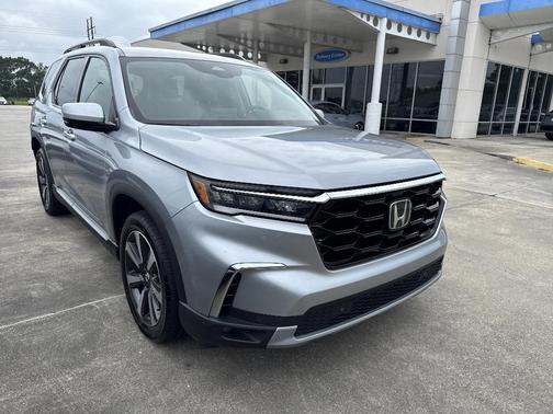 Silver 2025 Honda Pilot Touring