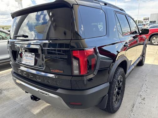 Crystal Black Pearl 2026 Honda Passport TrailSport Elite Blackout