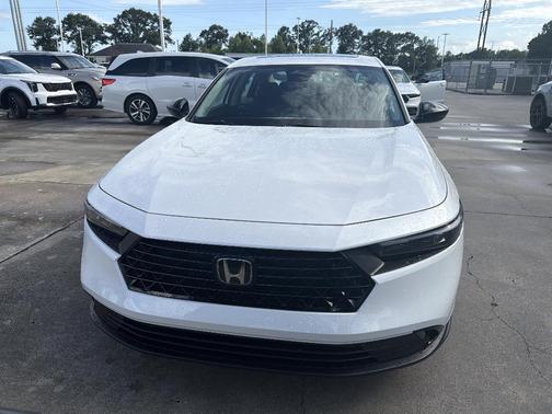 Platinum White Pearl 2026 Honda Accord SE