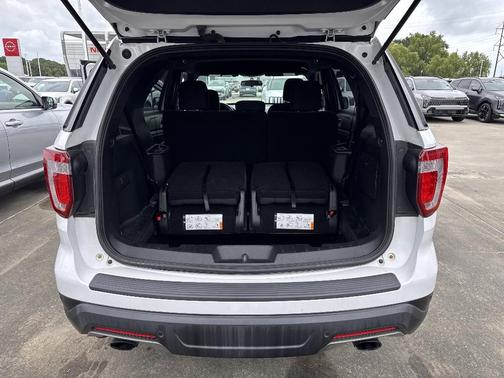 Oxford White 2018 Ford Explorer XLT