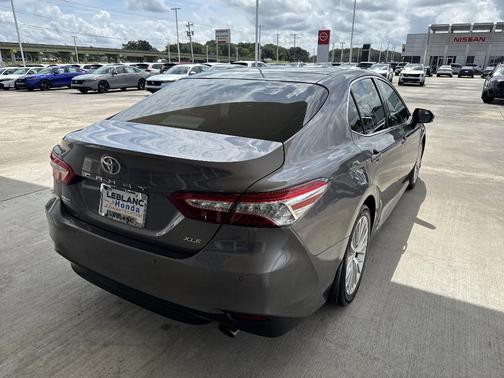 Predawn Gray Mica 2018 Toyota Camry XLE