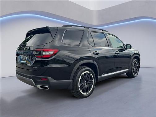 Crystal Black Pearl 2026 Honda Pilot Touring 8-Passenger