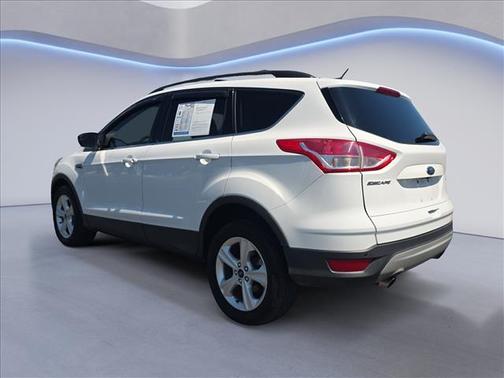 Oxford White 2016 Ford Escape SE