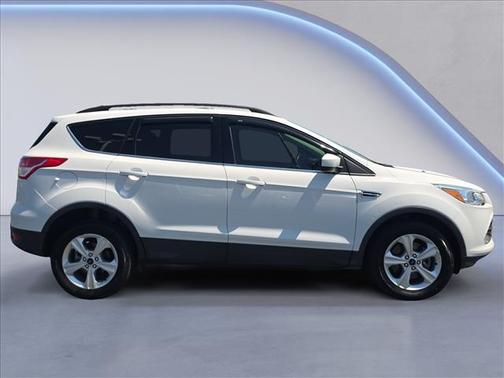 Oxford White 2016 Ford Escape SE