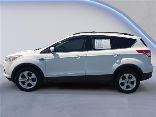 Oxford White 2016 Ford Escape SE