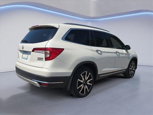 Platinum White Pearl 2022 Honda Pilot Touring 8-Passenger