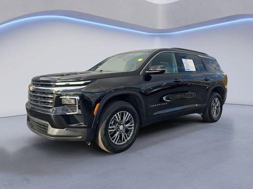 Mosaic Black Metallic 2025 Chevrolet Traverse LT