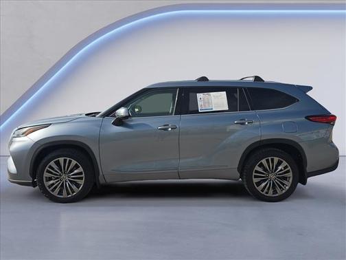 Moon Dust 2022 Toyota Highlander Platinum