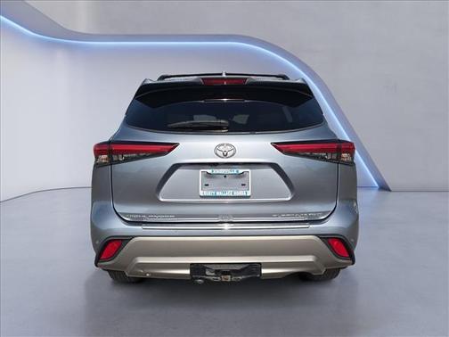 Moon Dust 2022 Toyota Highlander Platinum