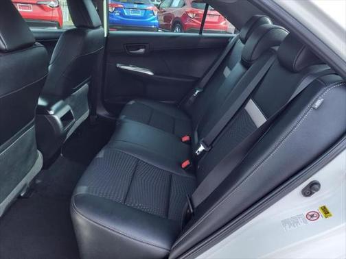 Super White 2013 Toyota Camry SE