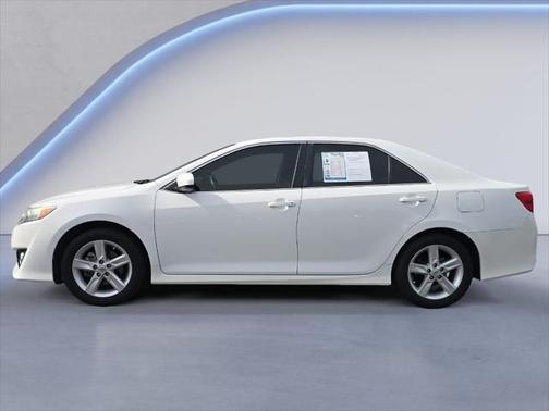 Super White 2013 Toyota Camry SE