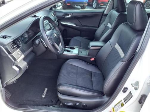 Super White 2013 Toyota Camry SE