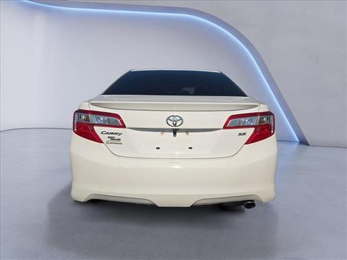 Super White 2013 Toyota Camry SE