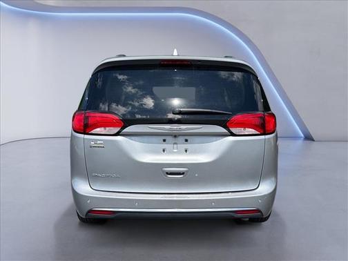 Billet Silver Metallic Clearcoat 2019 Chrysler Pacifica Touring L