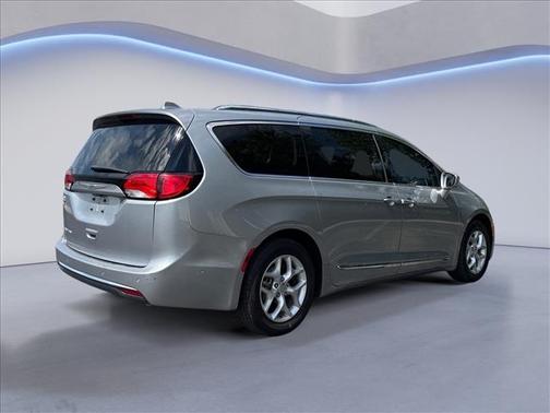 Billet Silver Metallic Clearcoat 2019 Chrysler Pacifica Touring L