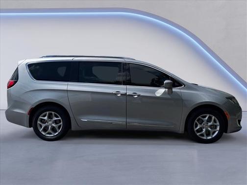 Billet Silver Metallic Clearcoat 2019 Chrysler Pacifica Touring L