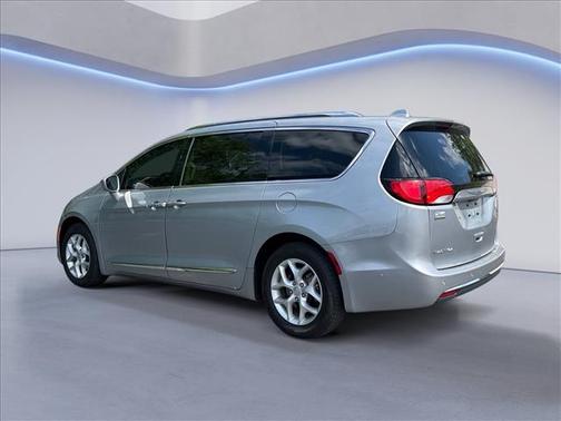 Billet Silver Metallic Clearcoat 2019 Chrysler Pacifica Touring L